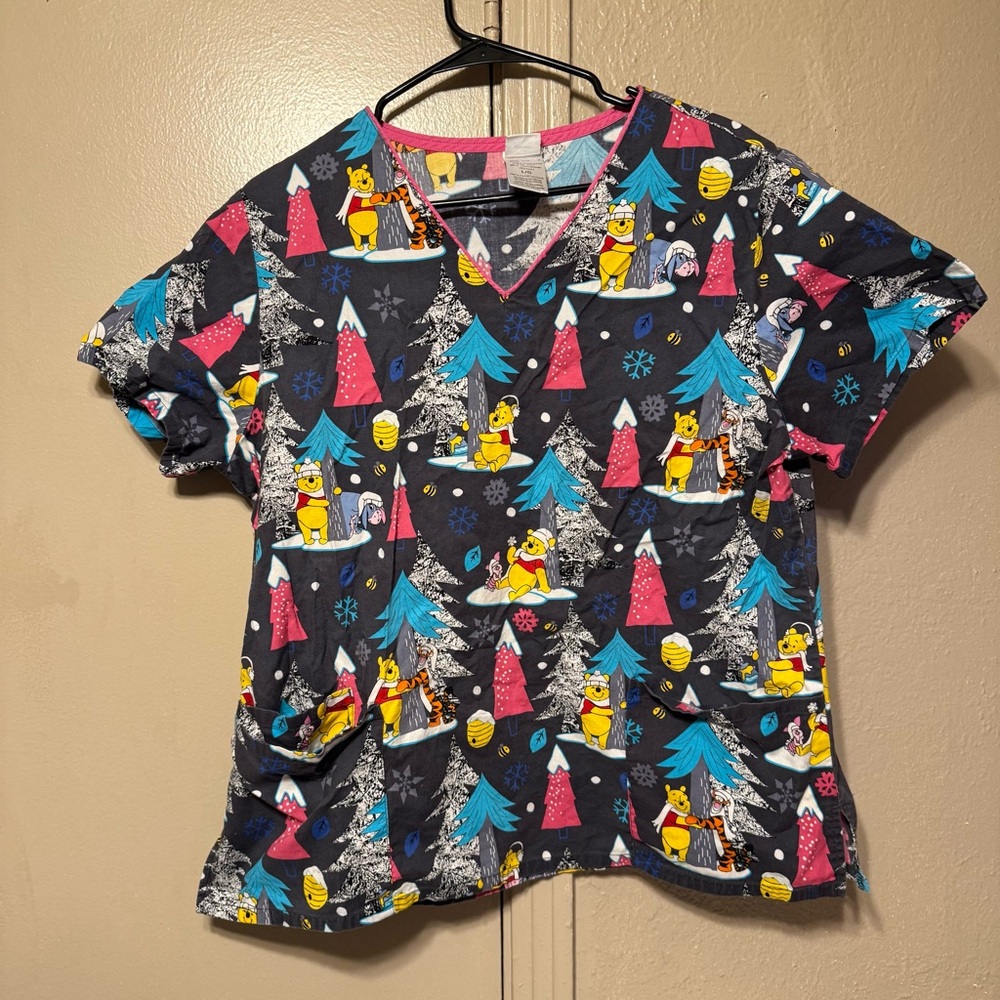 Disney Winnie the Pooh Christmas Scrub‎ Women’s L